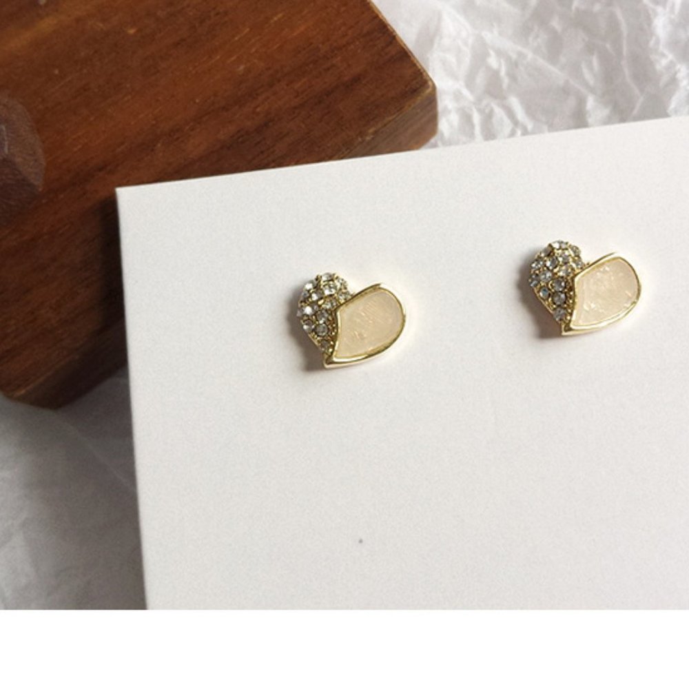 💙Unique Rhinestone Shell Hearts Stud Earrings